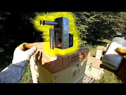 Treating some Apimaye hives with the Instantvap 18V